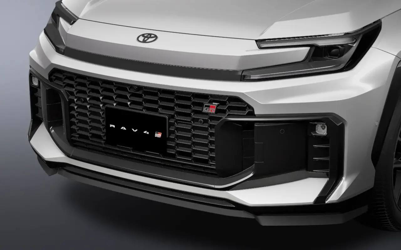 Друзья, Toyota RAV4 последнего поколения вышла на рынок Японии еще в конце 2025-го, но до сих пор на домашнем рынке предлагалась только в версиях с си...