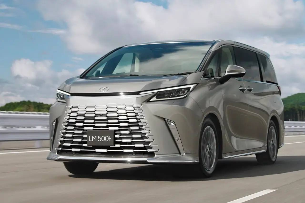 Друзья, Lexus представил обновленную версию бизнес-вэна LM в спецификации для внутреннего рынка Японии.