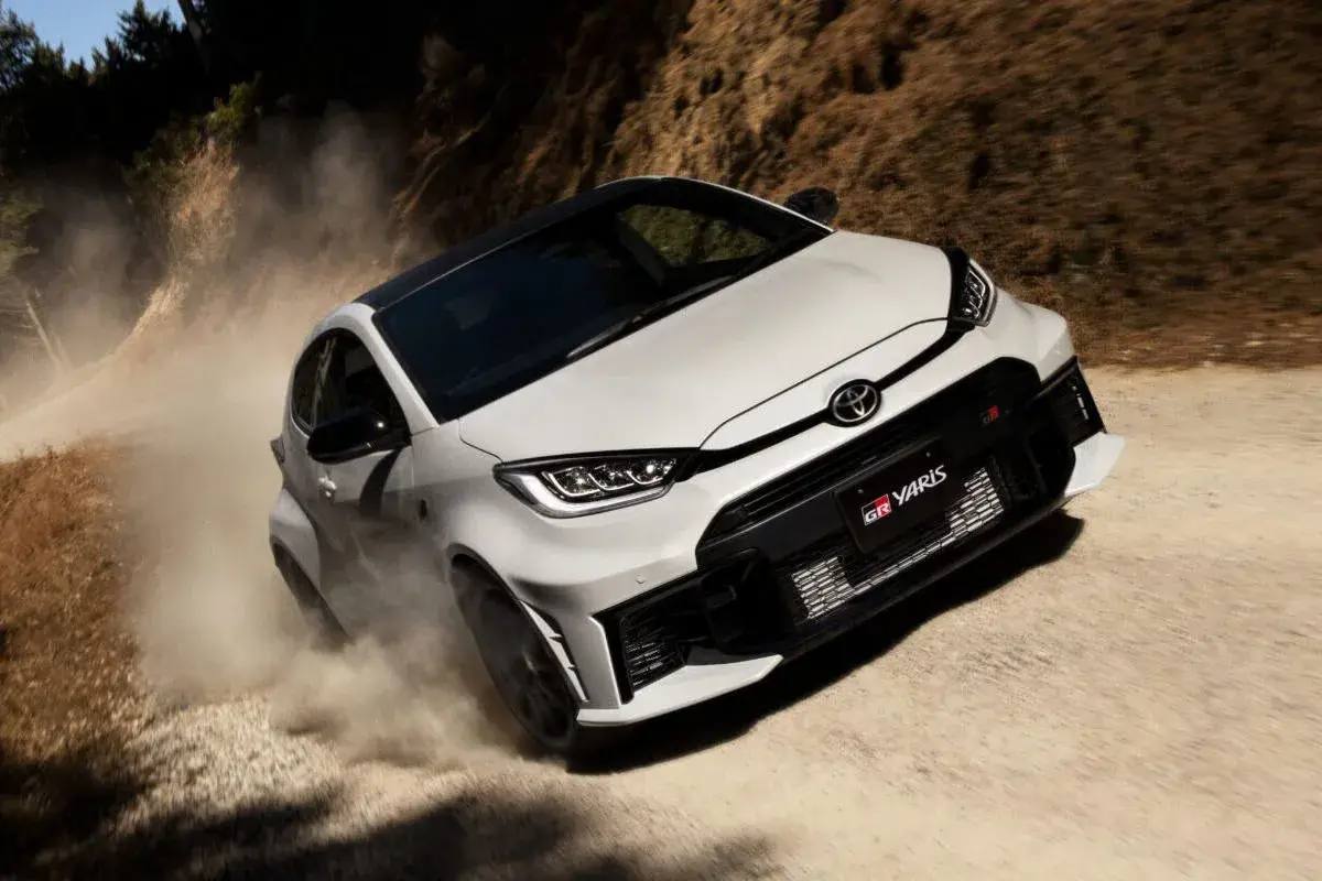 Друзья , Компания Gazoo Racing (автоспортивная «дочка» «Тойоты») 13 марта представила в Японии обновленную версию мелкосерийного GR Yaris.