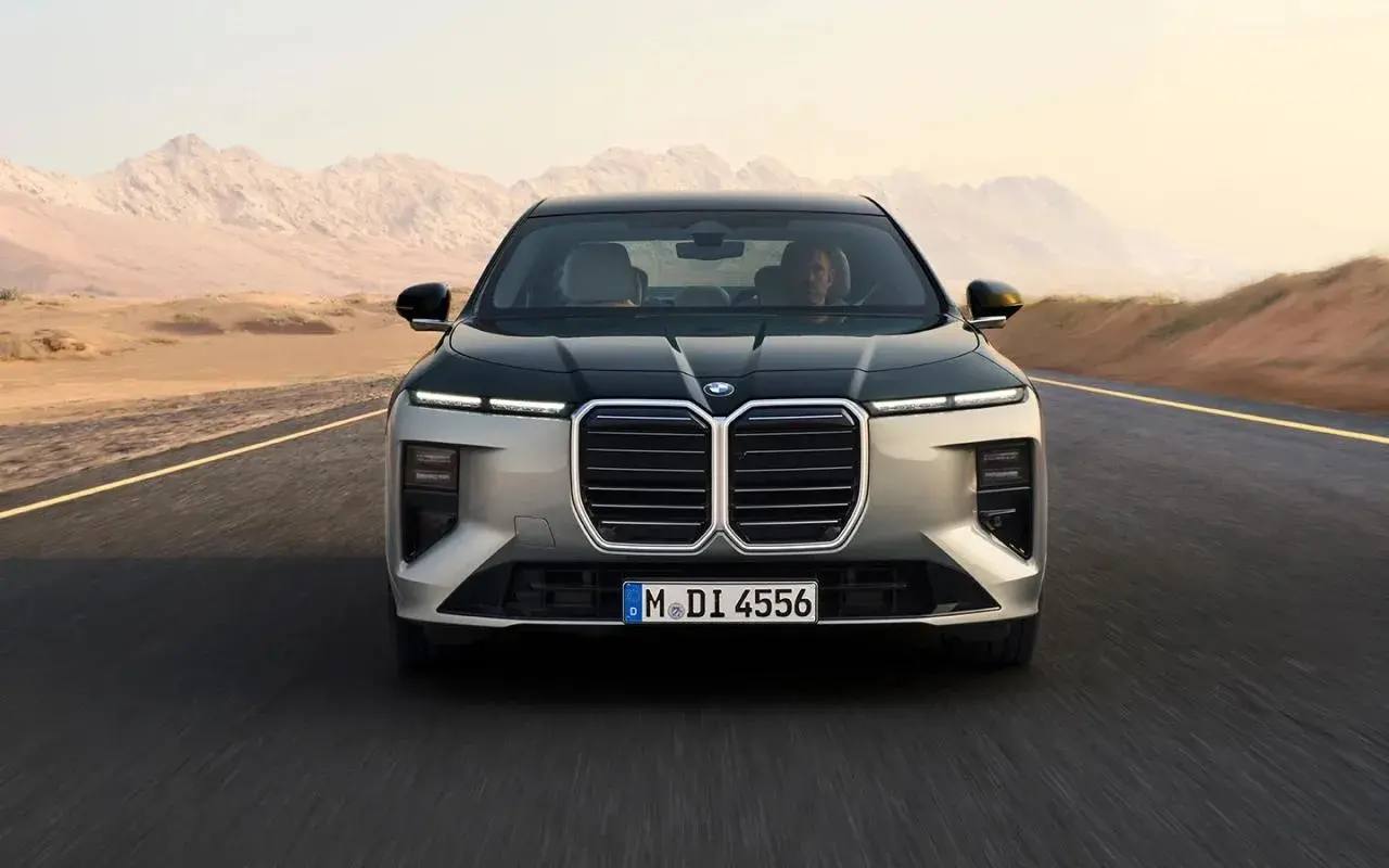 Друзья, представлен обновленный BMW 7 Series.