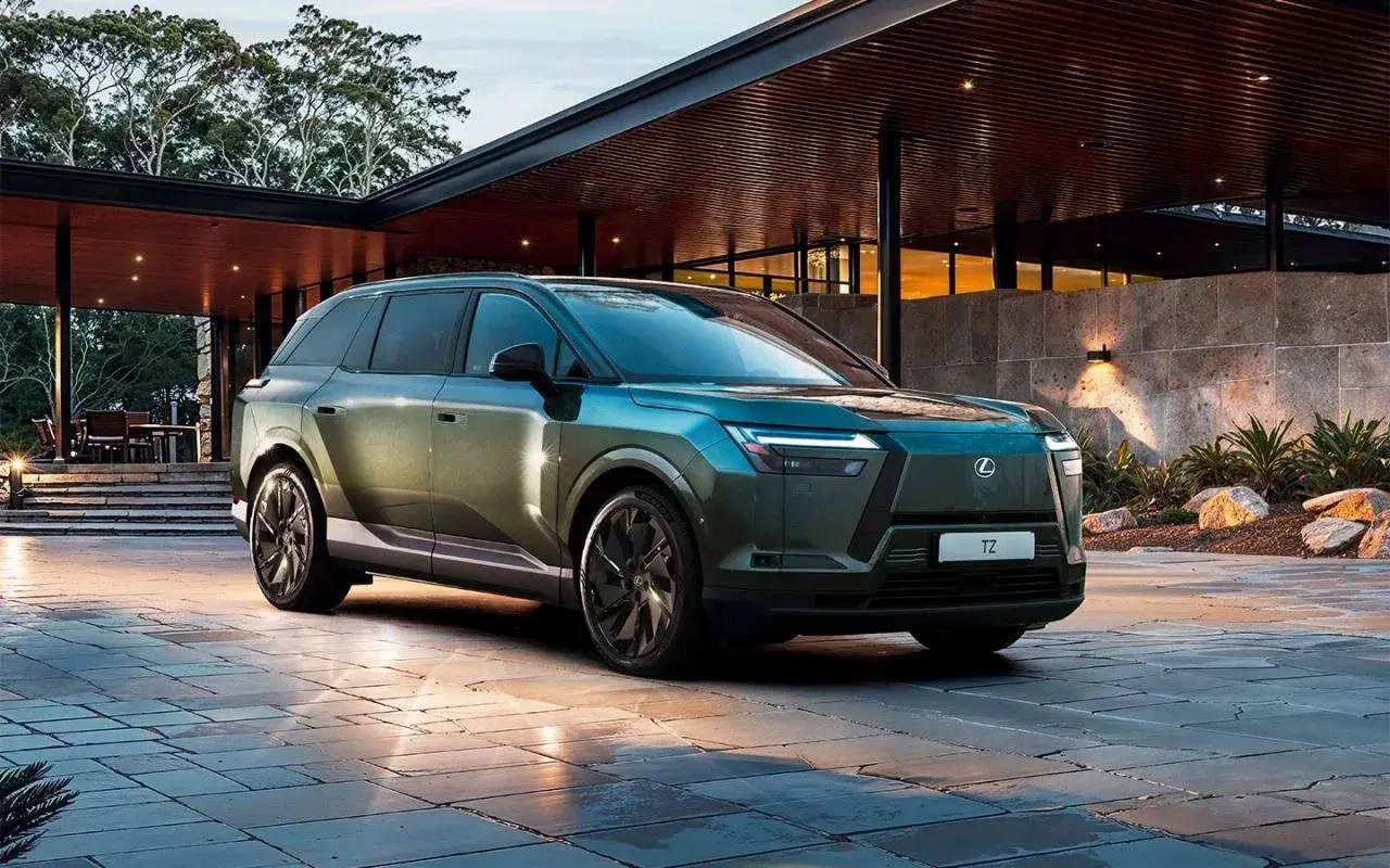 Друзья, Lexus представил большой кроссовер TZ.