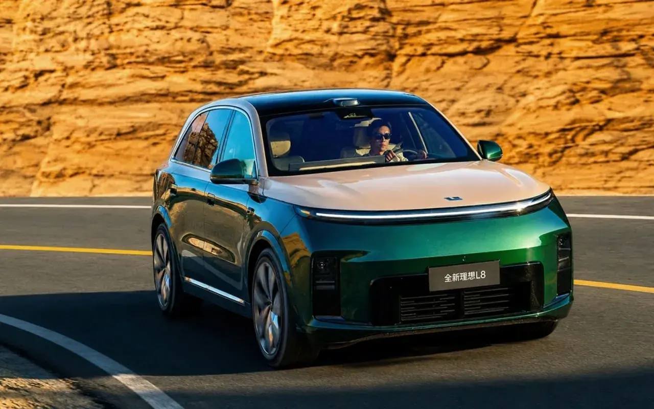 Друзья, в Китае стартовали продажи нового гибридного кроссовера Li Auto L8.