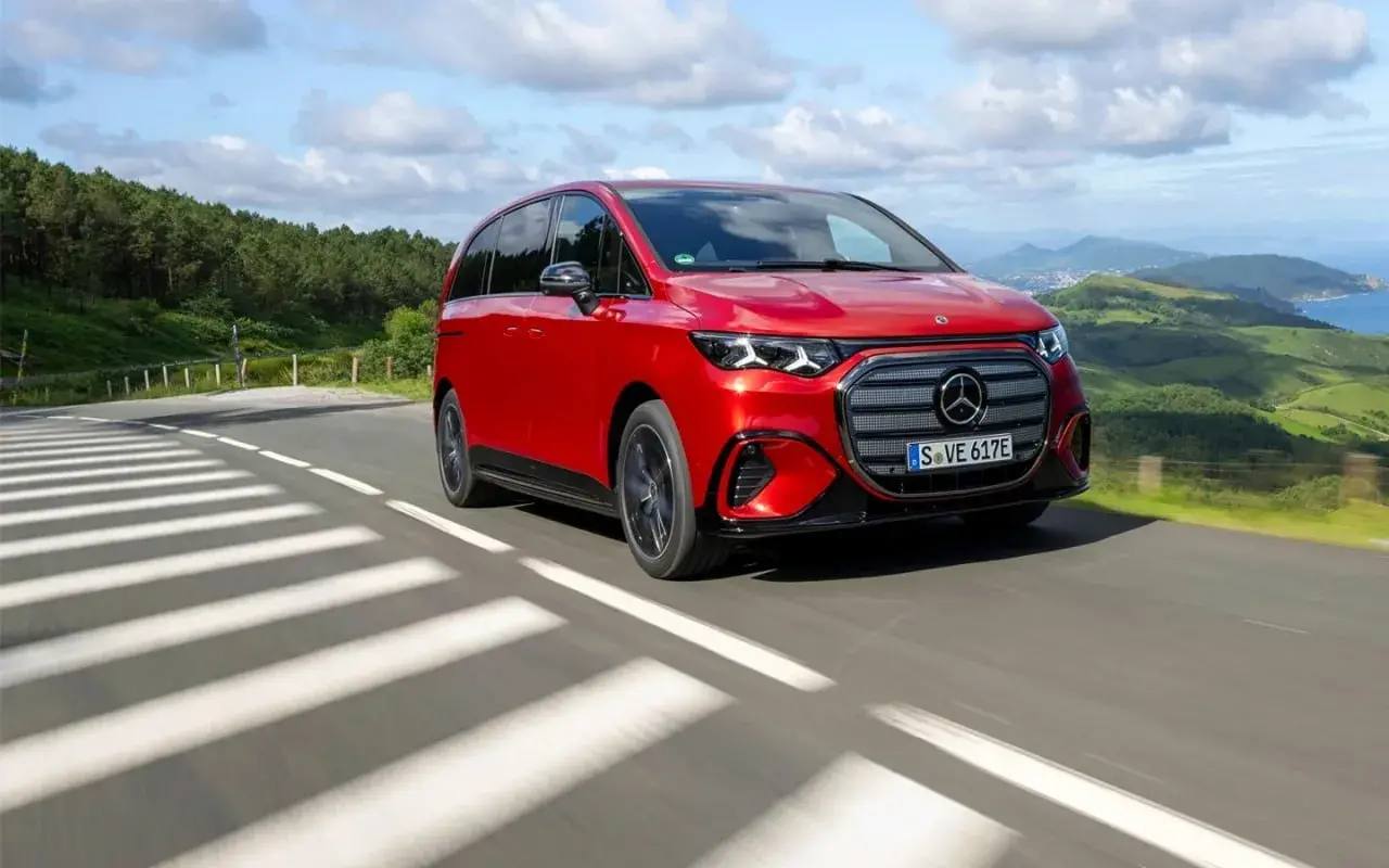 Друзья, новый Mercedes-Benz VLE получил управление креслами со смартфона.